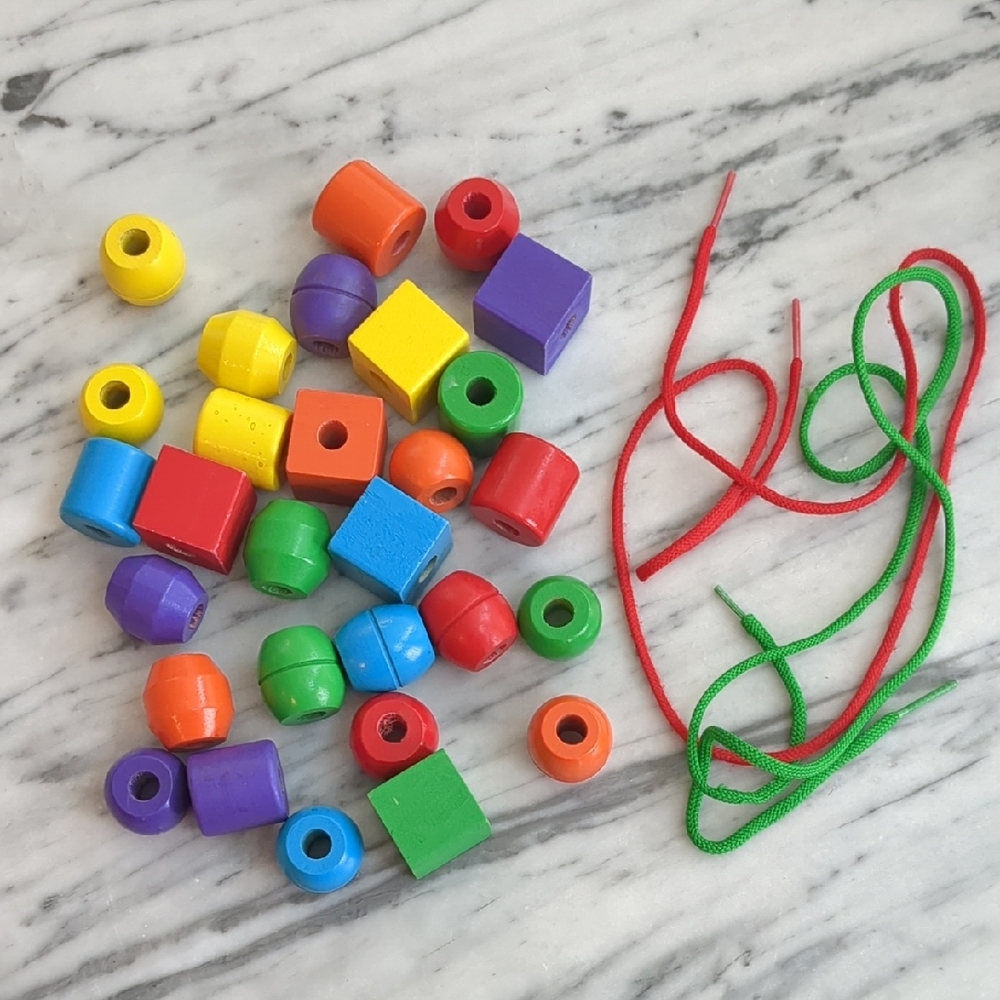 Melissa & Doug Toddler threading set beads and laces